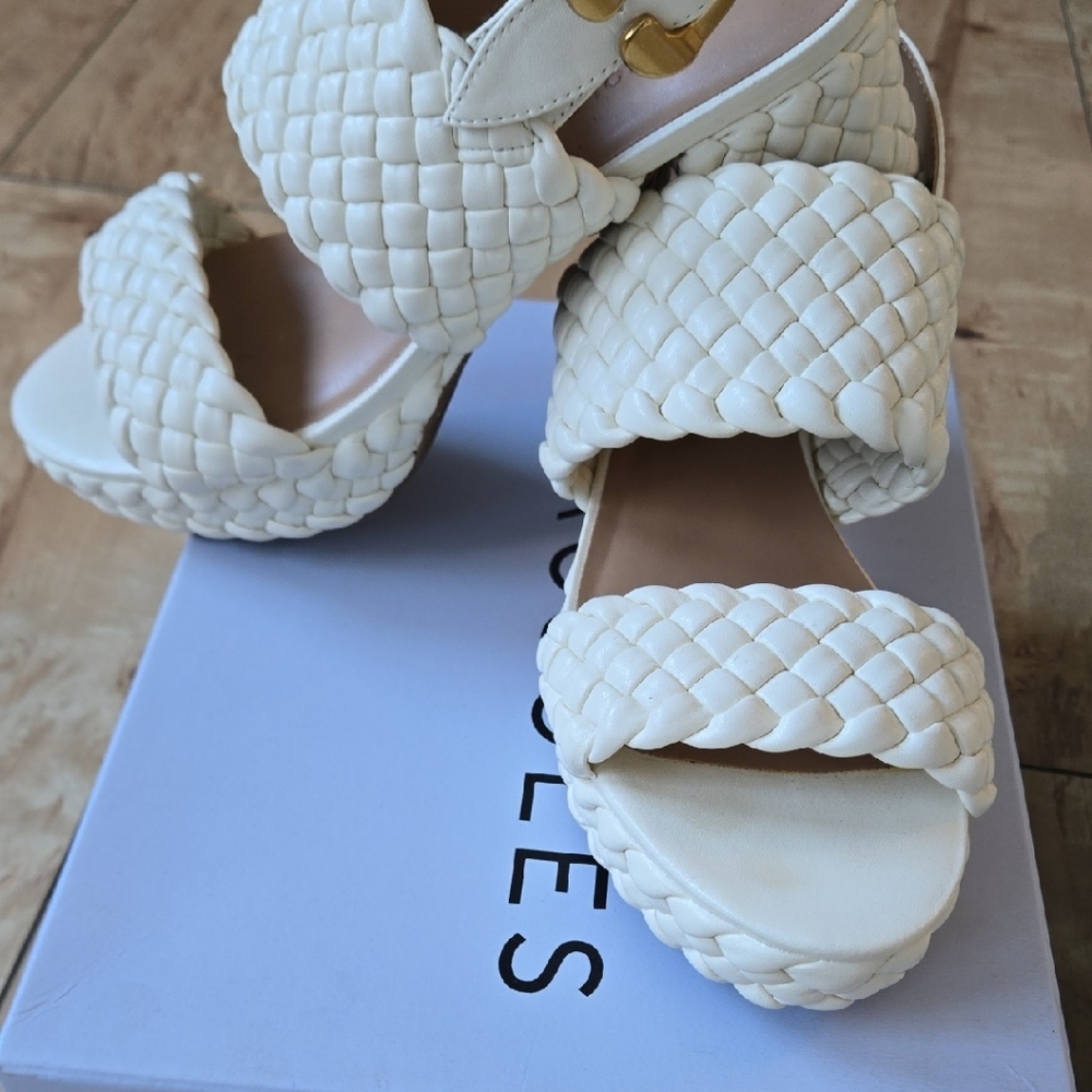7.5 NWT AEROSOLES Cream Braided Sandals